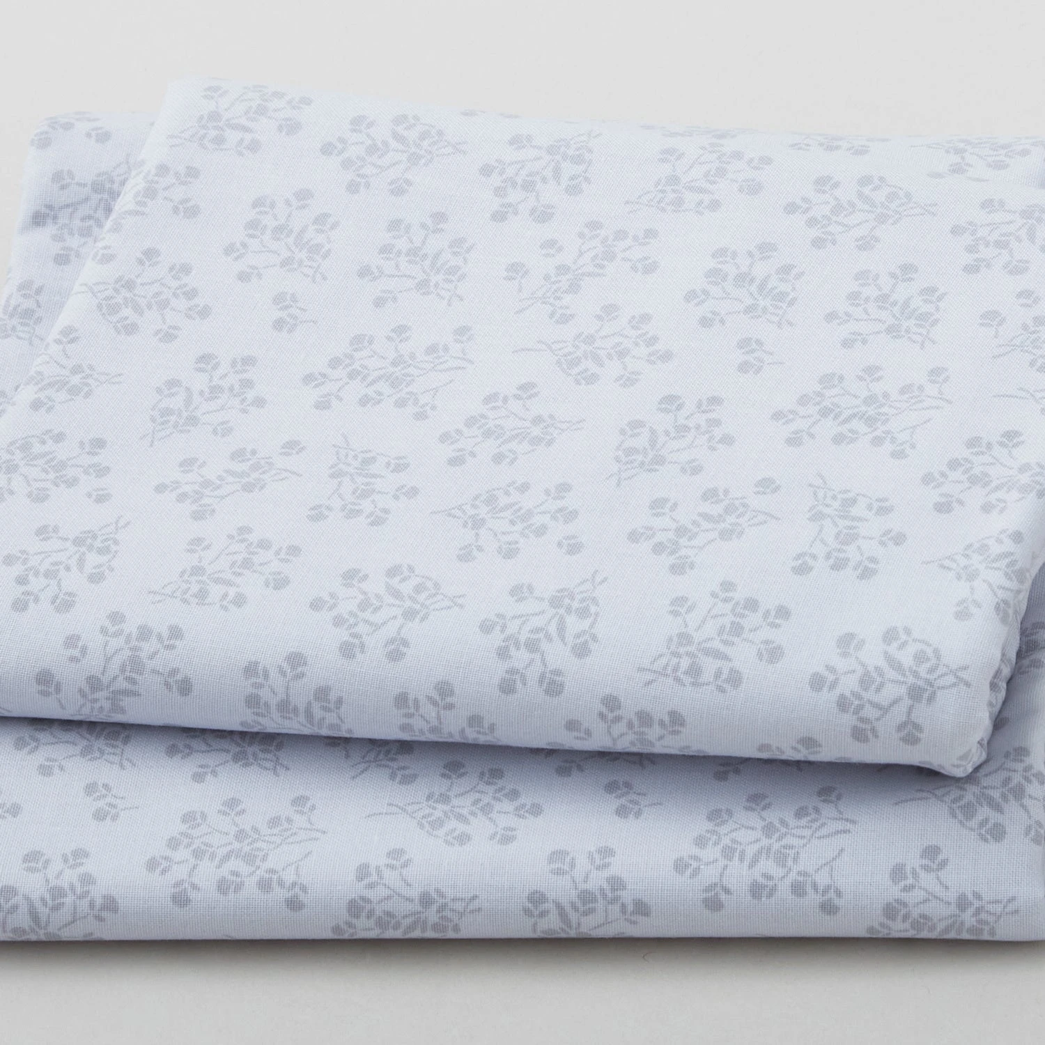 Bouquet Favorites - Bouquet Clusters Light Gray 3 Yard Cut 3 Bouquet Favorites - Bouquet Clusters Light Gray 3 Yard Cut